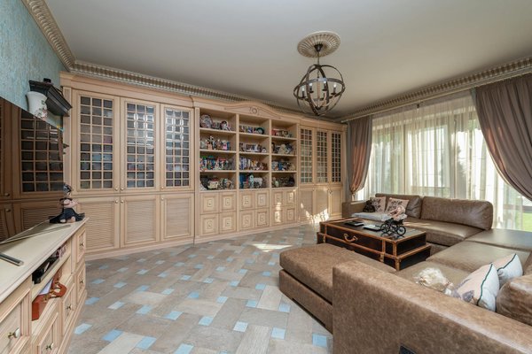 Effortless Elegance: Perfecting the Blazer and Jeans Duo for Chic Style